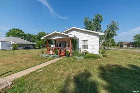 15524 S Moore St, Sesser, IL 62884