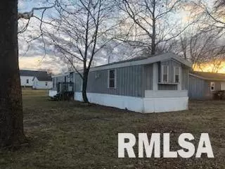 911 E Douglas St, Mason, IL 62443