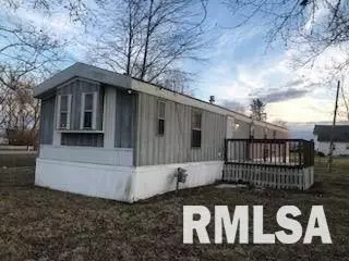 911 E Douglas St, Mason, IL 62443 photo 3