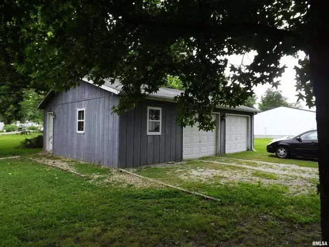 911 E Douglas St, Mason, IL 62443 photo 5