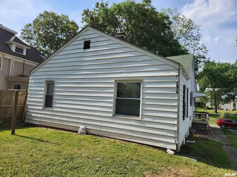 817 Maple St, Mount Vernon, IL 62864 photo 2
