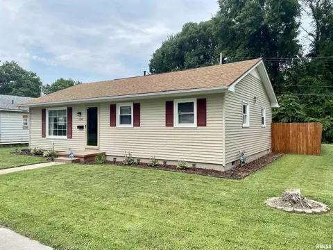 1344 S Pine St, Centralia, IL 62801