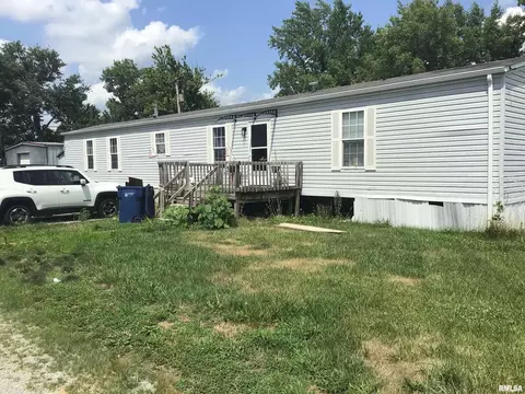 212 E 3rd St, Kell, IL 62853