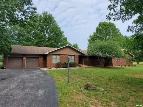 25 Meadowood Ln, Carbondale, IL 62901