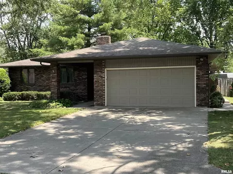 211 S Canterbury Dr, Carbondale, IL 62901