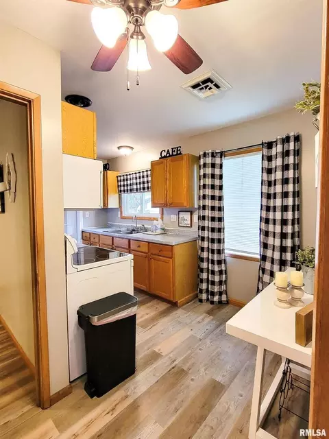 815 E 4th St, Flora, IL 62839 photo 13