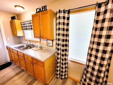815 E 4th St, Flora, IL 62839 photo 14