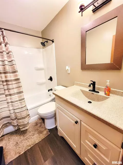 815 E 4th St, Flora, IL 62839 photo 33