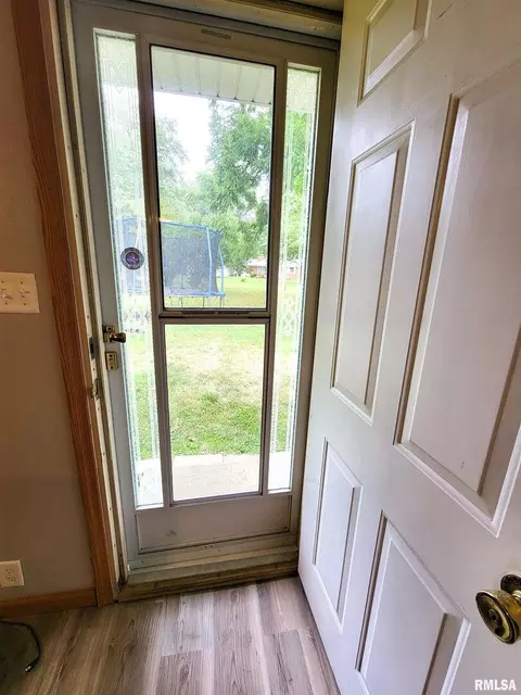 815 E 4th St, Flora, IL 62839 photo 8