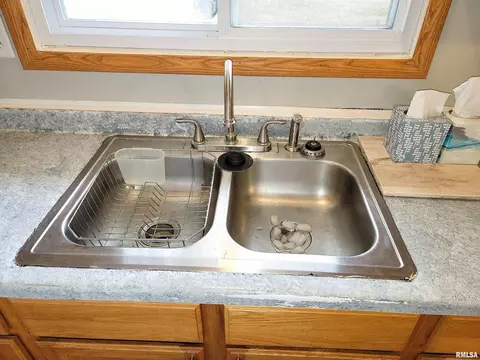 815 E 4th St, Flora, IL 62839 photo 16