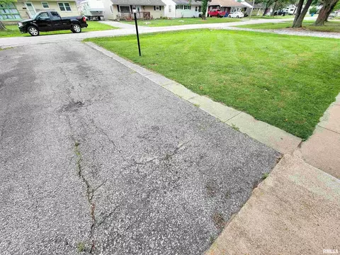 815 E 4th St, Flora, IL 62839 photo 50