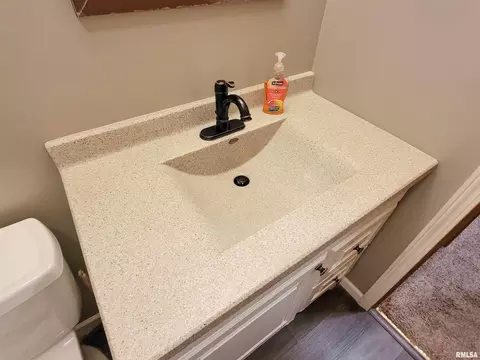 815 E 4th St, Flora, IL 62839 photo 34
