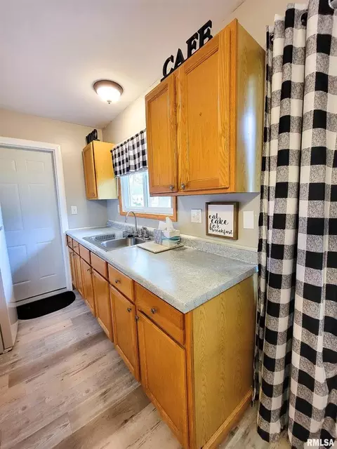 815 E 4th St, Flora, IL 62839 photo 15