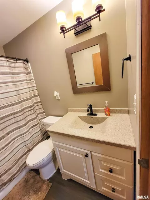815 E 4th St, Flora, IL 62839 photo 37