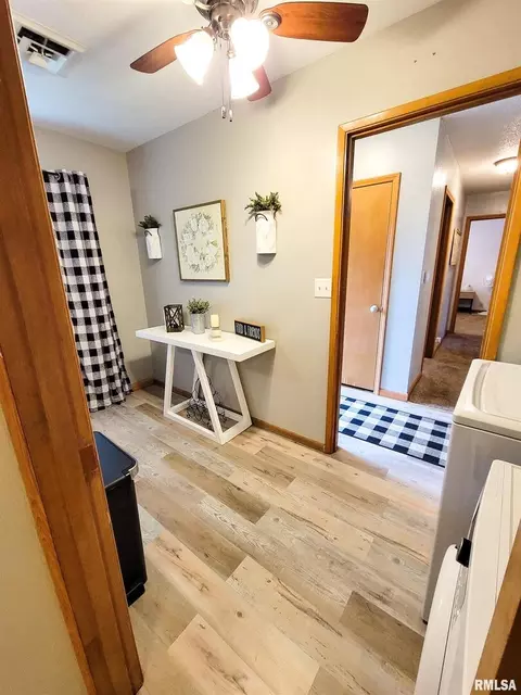815 E 4th St, Flora, IL 62839 photo 11
