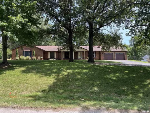 2702 Lakewood Dr, Vandalia, IL 62471