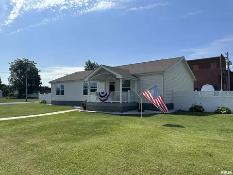 101 W Callie St, Sesser, IL 62884