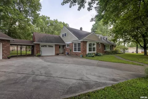 846 Bellview Pl, Herrin, IL 62948