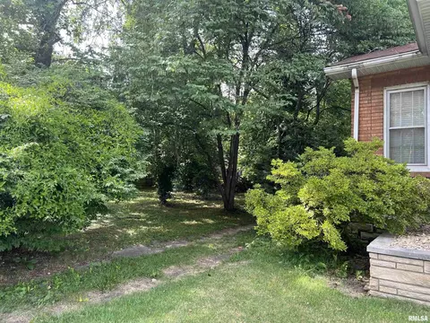 2214 Walnut St, Murphysboro, IL 62966 photo 3