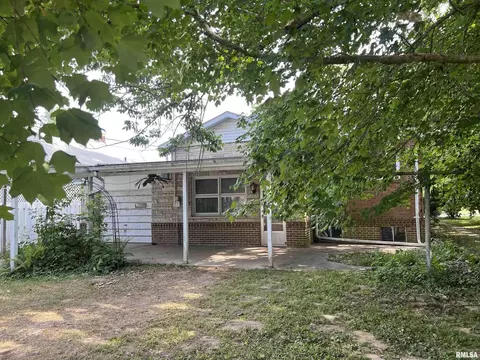 2214 Walnut St, Murphysboro, IL 62966 photo 4