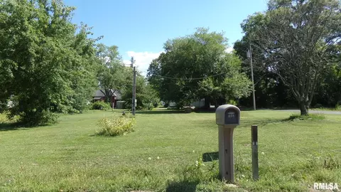 213 W Washington St, Carrier Mills, IL 62917