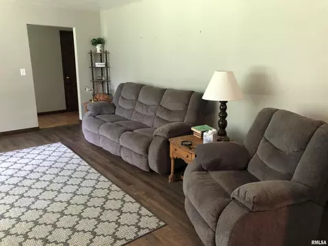 11825 E Violet Rd, Mount Vernon, IL 62864 photo 2