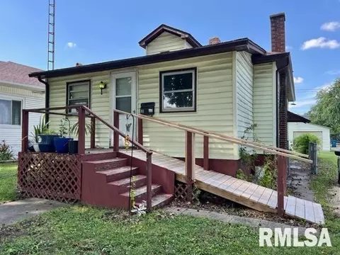 1108 E 2nd St, Centralia, IL 62801