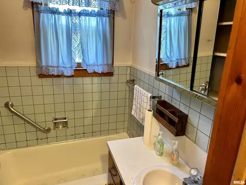 808 W Harrison St, Herrin, IL 62948 photo 9
