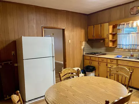 808 W Harrison St, Herrin, IL 62948 photo 4