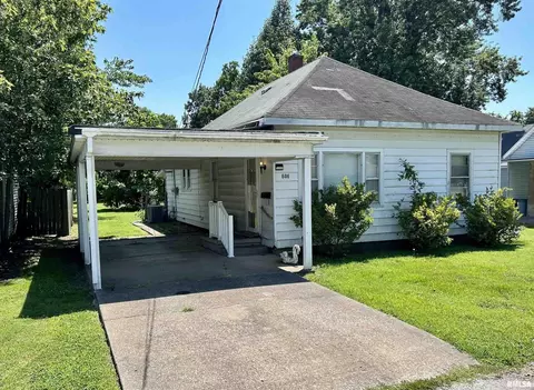 808 W Harrison St, Herrin, IL 62948 photo 2
