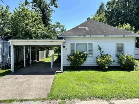808 W Harrison St, Herrin, IL 62948