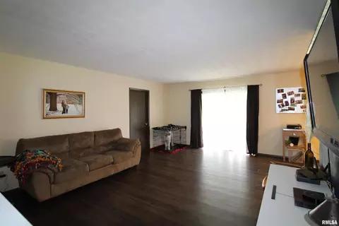 115 Fielder Dr, Salem, IL 62881 photo 2