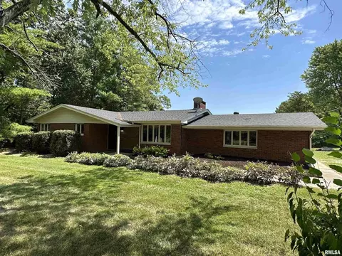 3602 Country Club Rd, Carbondale, IL 62901