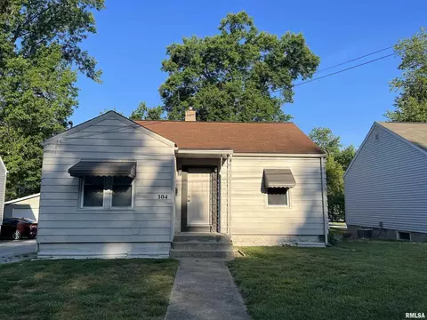 304 N Oakland Ave, Carbondale, IL 62901
