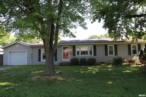712 Lovell, Salem, IL 62881
