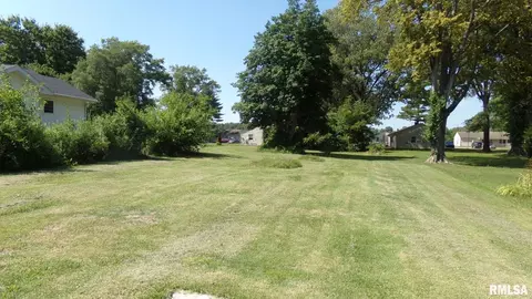 406 W Walnut St, Carrier Mills, IL 62917