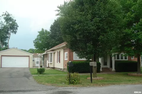 609 N Franklin St, West Frankfort, IL 62896