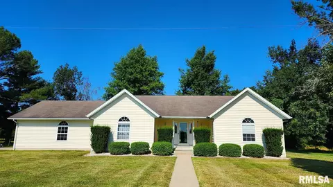 1725 Possum Ln, Centralia, IL 62801