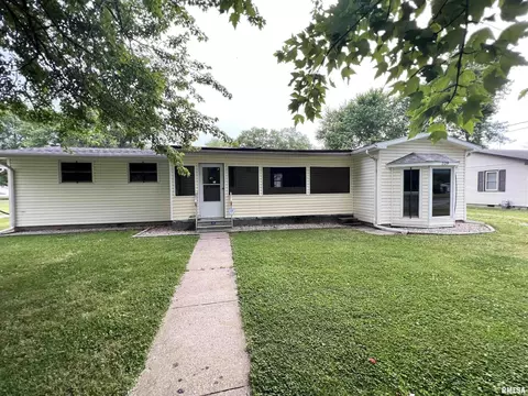 229 N Walnut St, Tamaroa, IL 62888