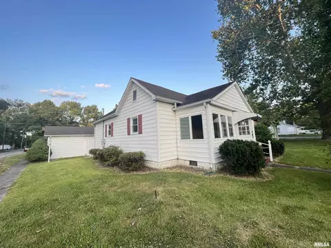 411 N Van Buren St, West Frankfort, IL 62896