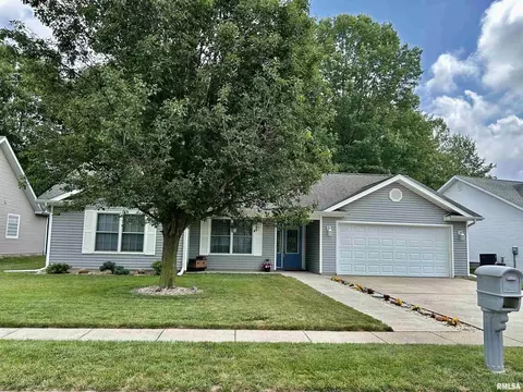 2120 W Meadow Ln, Carbondale, IL 62901