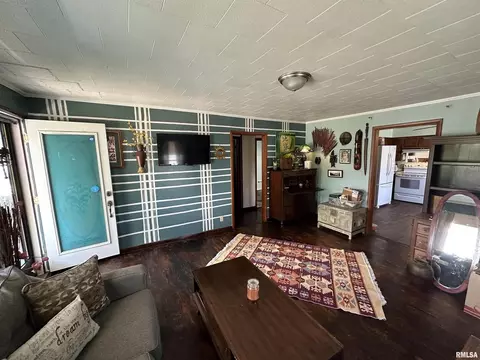 718 Maple St, Carmi, IL 62821 photo 6