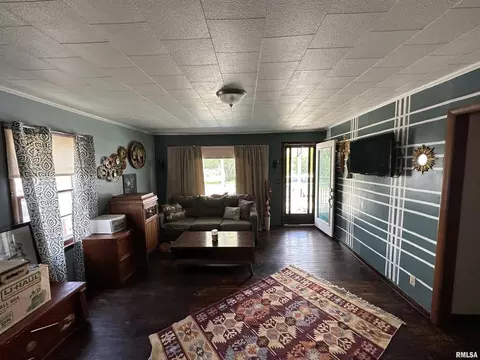 718 Maple St, Carmi, IL 62821 photo 7