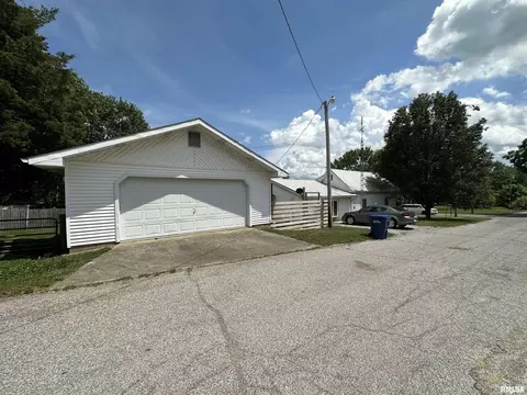 718 Maple St, Carmi, IL 62821 photo 3