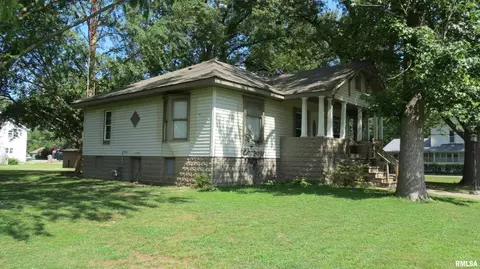209 S Poplar St, Tamaroa, IL 62888