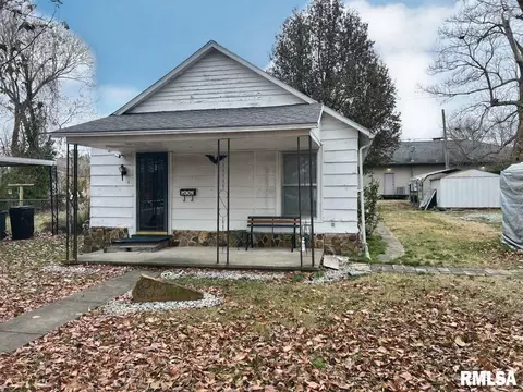 916 S 16th St, Herrin, IL 62948