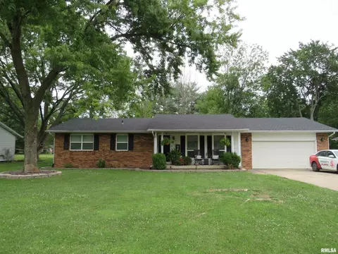 314 Northwood Ln, Salem, IL 62881