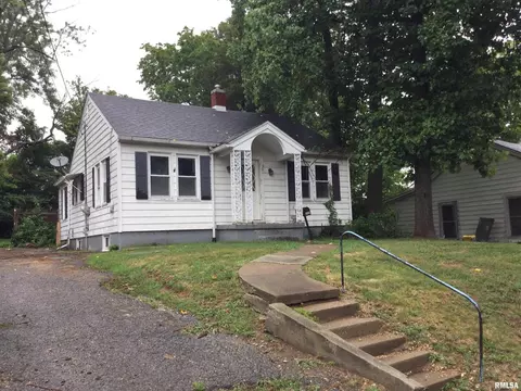 301 E Lewis St, Anna, IL 62906