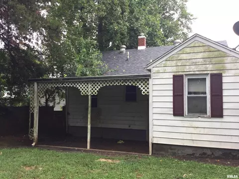 301 E Lewis St, Anna, IL 62906 photo 3