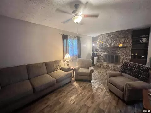 830 Stardust Dr, Herrin, IL 62948 photo 5